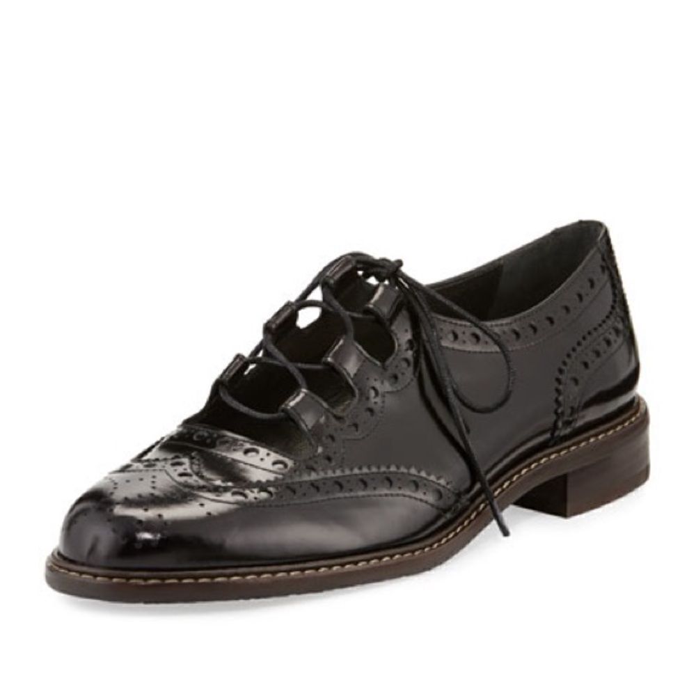 Stuart Weitzman Mrgill Lace-Up
Leather Oxford